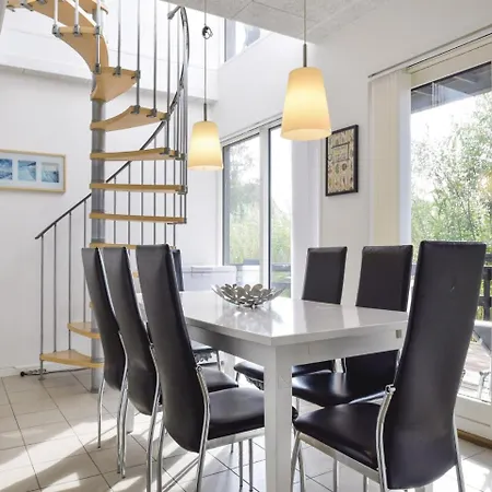 Feriehus Three-bedroom Holiday In *
