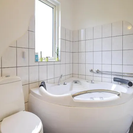 Three-bedroom Holiday In Casa de Férias Nordenbro Vesteregn