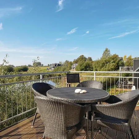 Feriehus Three-bedroom Holiday In *